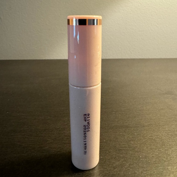 Dear Dahlia Satin Glow Lip Stain Serenity 1.8 ml .06 oz Travel Size NEW - Picture 2 of 3